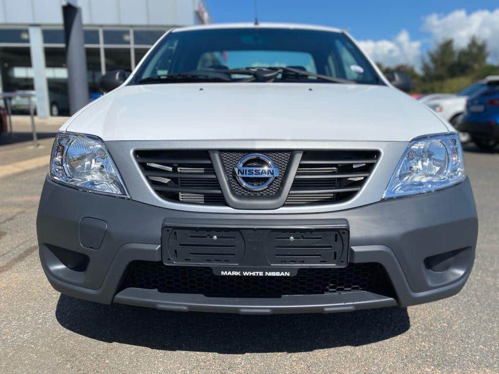 2023-nissan-np200-1-6i-aircon-safety-pack-motorshow