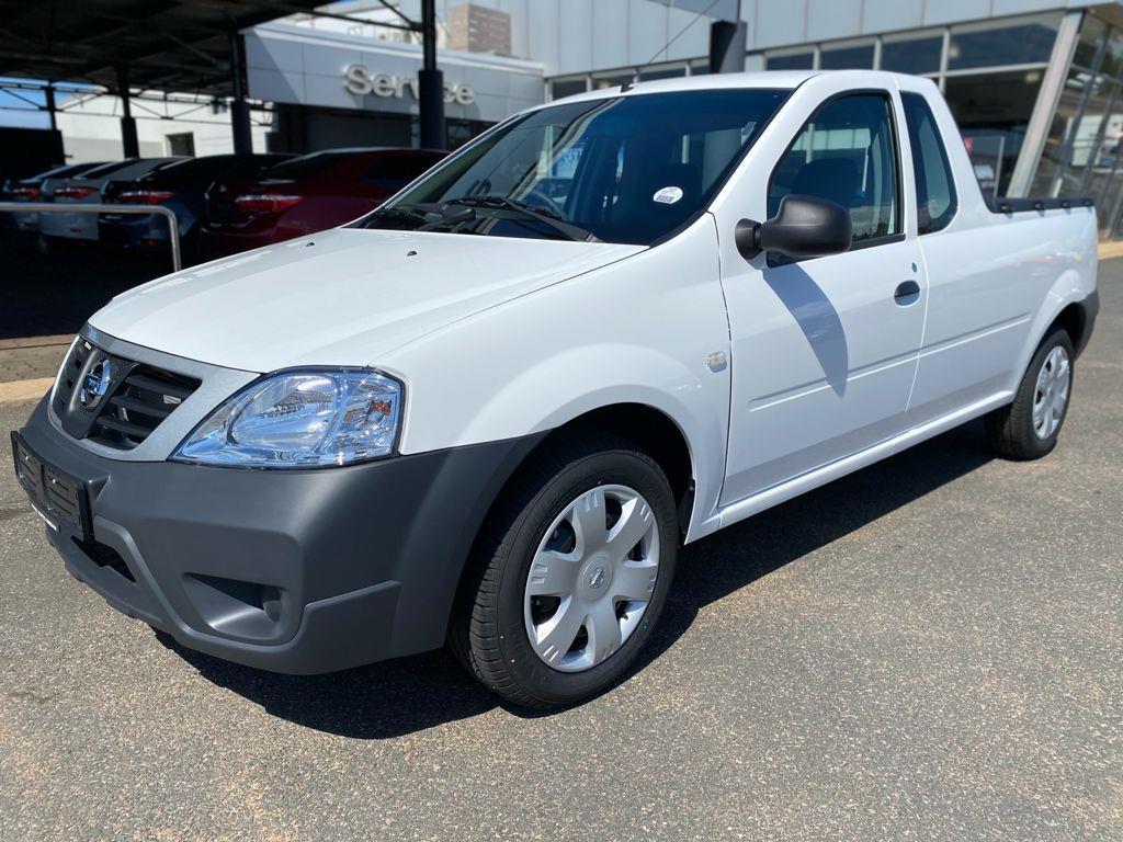 2023-nissan-np200-1-6i-aircon-safety-pack-motorshow