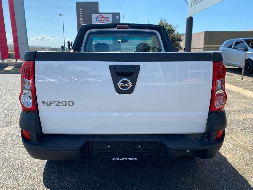 2023-nissan-np200-1-6i-aircon-safety-pack-motorshow